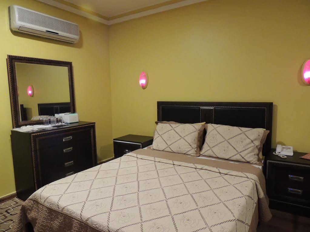 Adana Saray Hotel Екстериор снимка